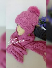Вязаная шапка и шарф косами 